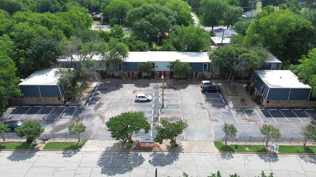 Building Photo - Diamond Villas