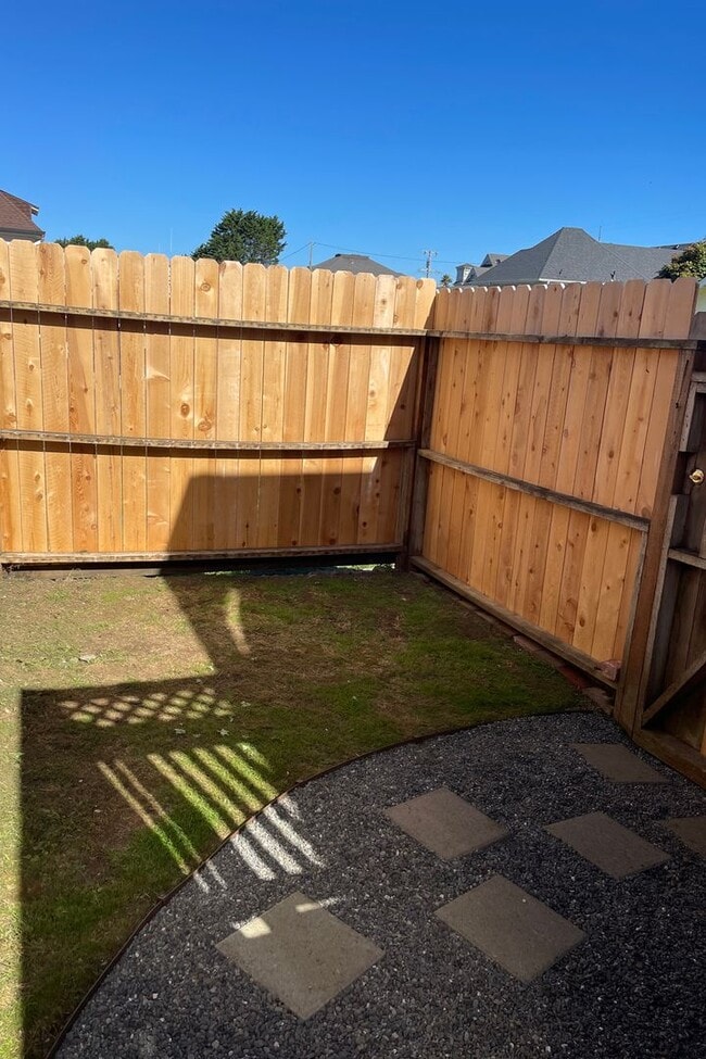 Building Photo - Conveniently located studio, available fur...