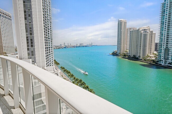 Building Photo - 300 S Biscayne Blvd