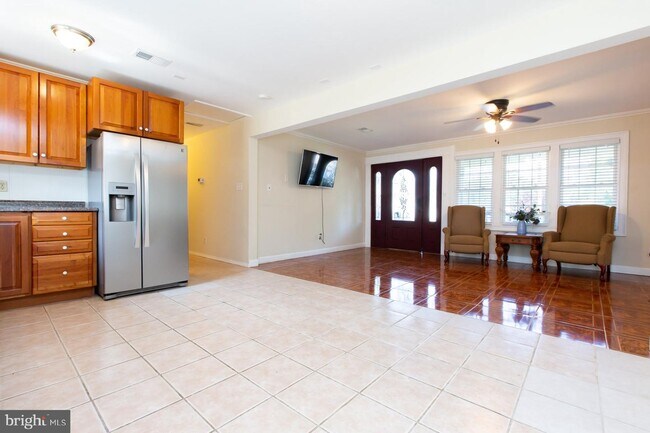 Building Photo - 303 Lincoln Ave