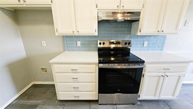 Building Photo - 6033 SE 83rd Pl