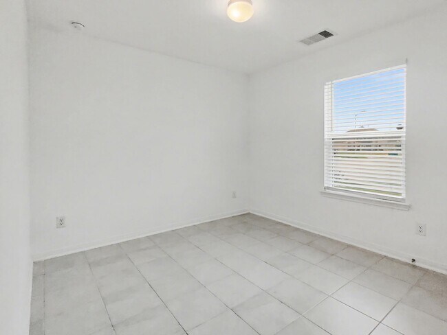 Building Photo - 1310 Cardinal Trl