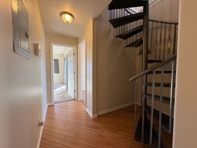 Building Photo - Millcreek Condo with Private Balcony & Pool!
