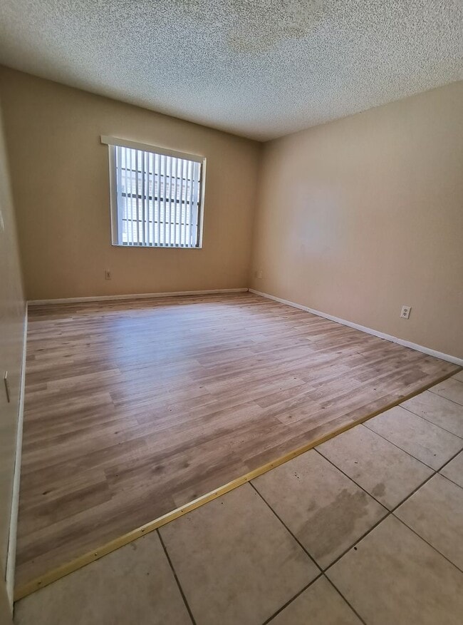 Building Photo - Spacious 3-Bedroom  2 Bathroom Apartment f...