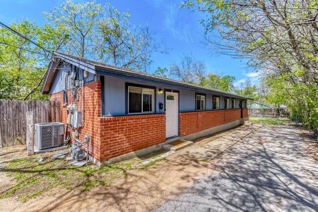 Building Photo - 2928 E 12th St