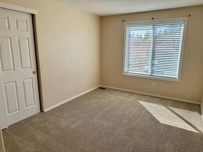 Building Photo - Lovely 4 bedroom in Wilsonville