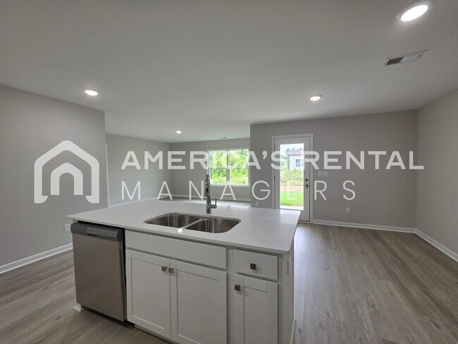 Building Photo - Modern Living in Brookwood Station!
