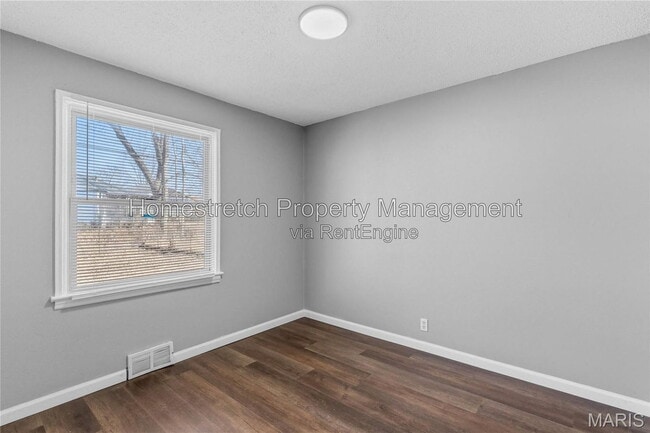 Building Photo - 7471 Sharon Dr