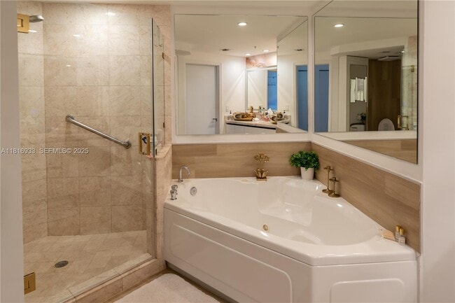 Building Photo - 848 Brickell Key Dr