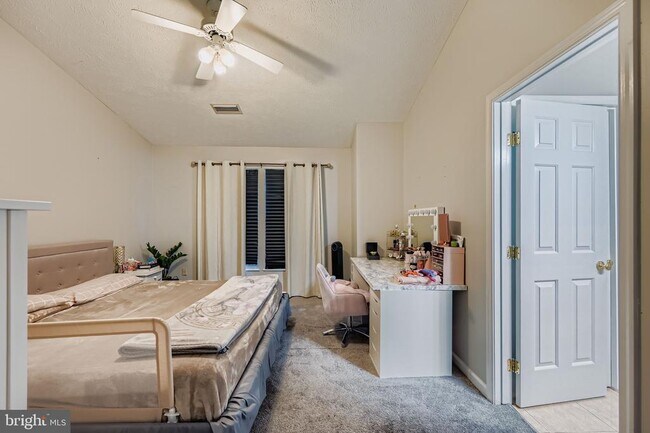 Building Photo - 708 Pine Drift Dr