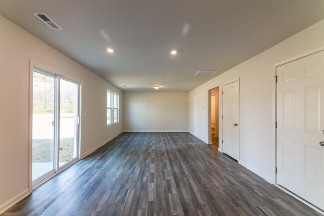 Building Photo - 210 Kyle's Dr