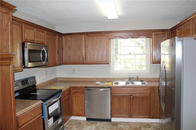 Building Photo - 2677 Colony Cir