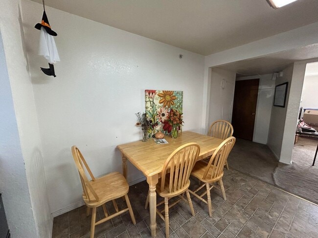 Building Photo - PRIVATE ROOM AVAILABLE NOW