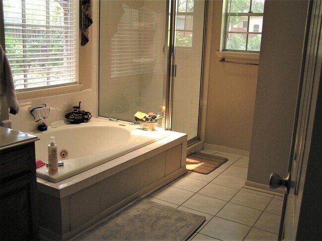 Building Photo - 1111 Valley Acres Rd