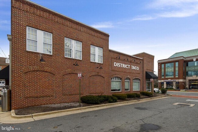 Building Photo - 2181 Jamieson Ave