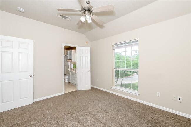 Building Photo - 1001 Krenek Tap Rd