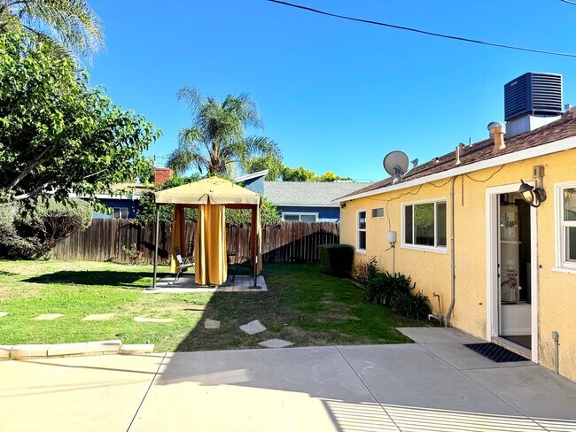 Building Photo - 17535-17537 Baltar Street