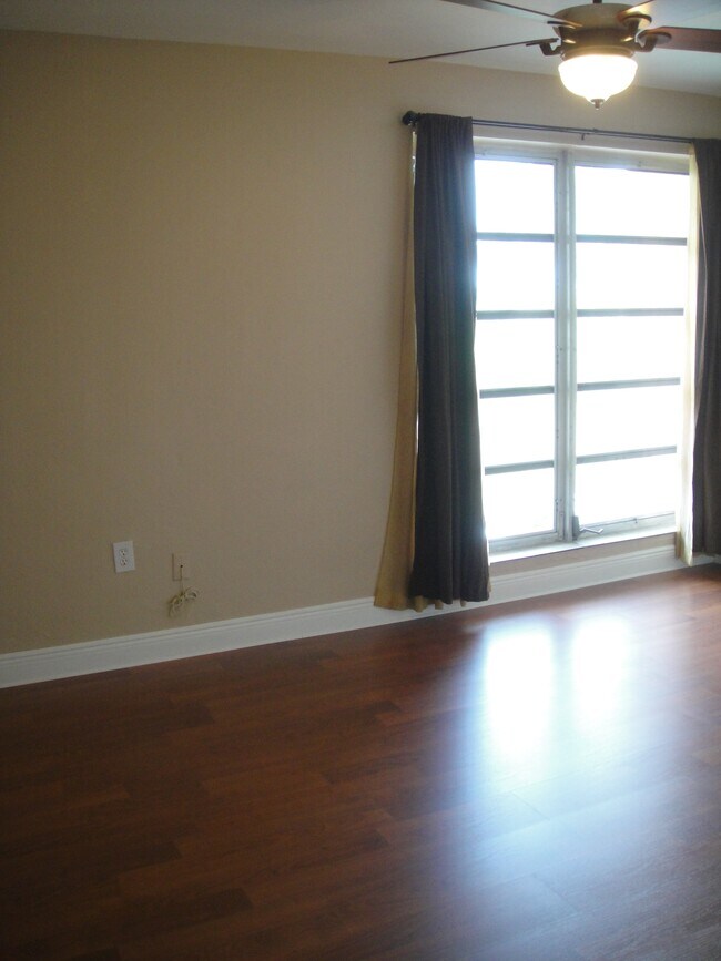 2nd BR - 9405 SW 76th St