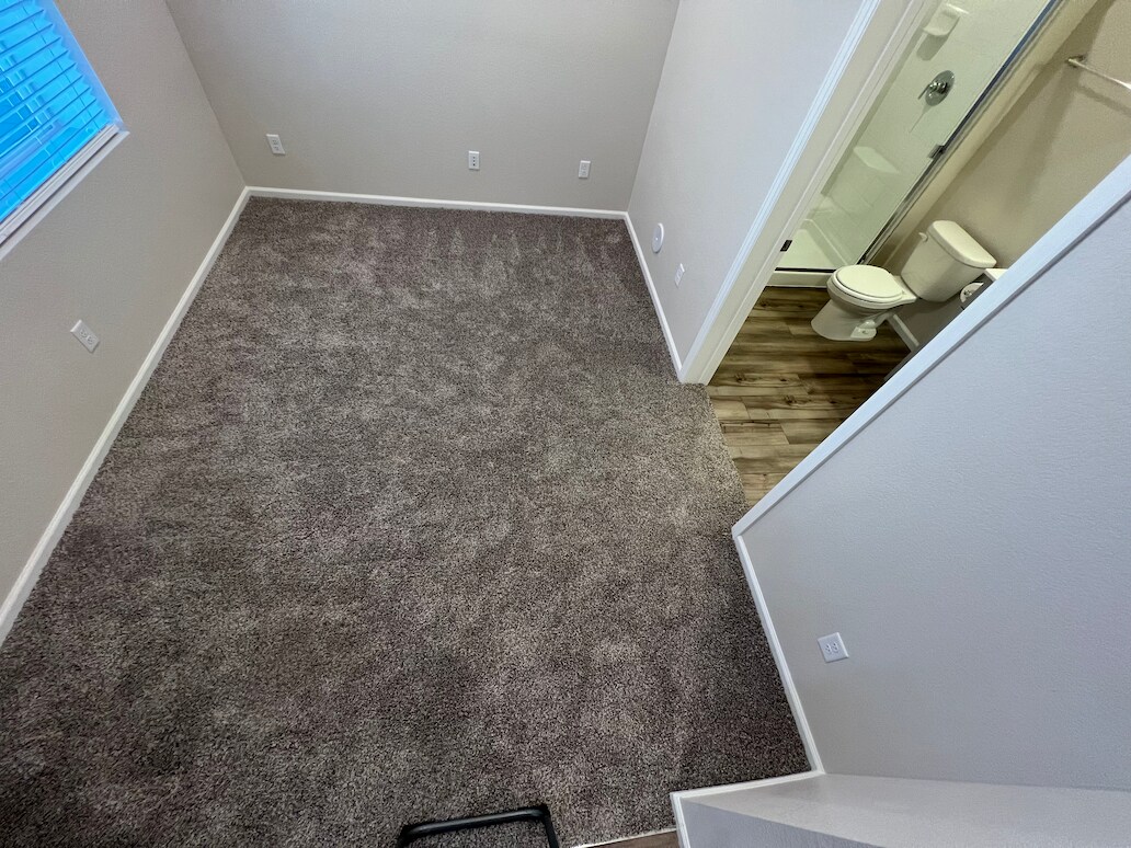 Den 9' by 9' bathroom entry - 13735 Del Corso Way