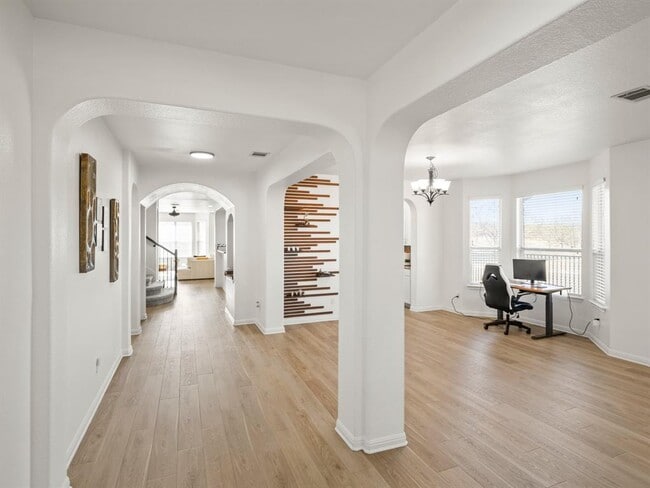 Building Photo - 4378 Green Tree Dr