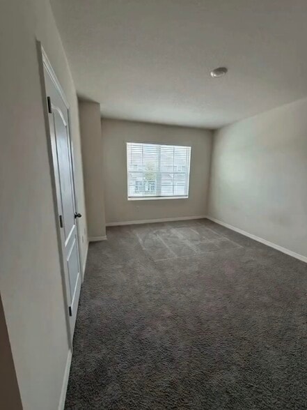 Building Photo - 2915 Canary Ave
