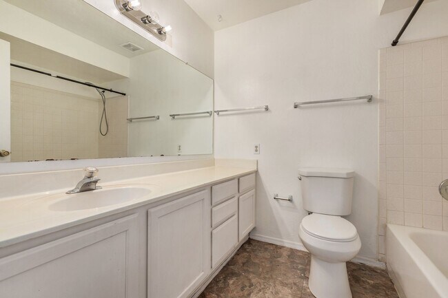 Building Photo - REDUCED RENT!!! 3 bed 2 bath condo, Alma School and Elliot