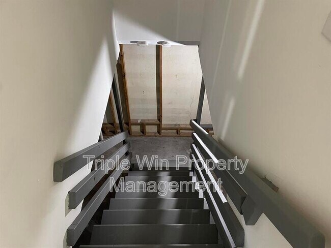 Building Photo - 690 Wiethaupt Rd