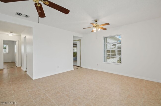 Building Photo - 18 Tangerine Ct