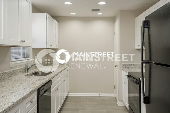 Building Photo - 3 Bedroom Pet-Friendly Home in ORANGE PARK, FL with Main Street Renewal