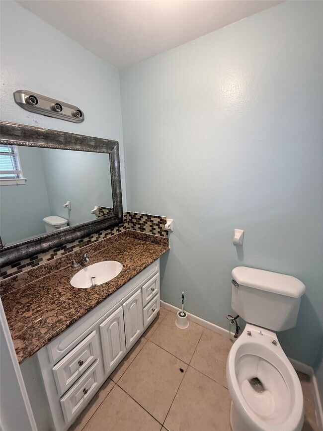 Building Photo - 5107 Avenue Q