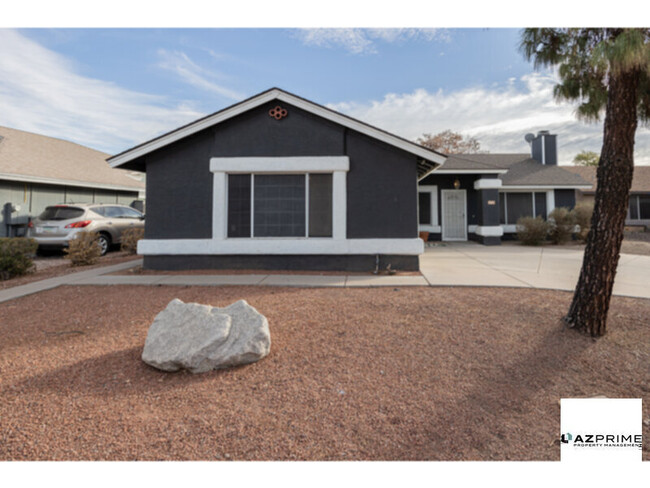 Building Photo - Your Perfect Family Home Awaits in This St...