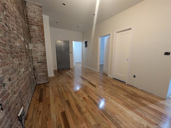 Building Photo - 104-55 42nd Ave