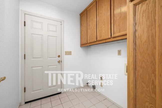 Building Photo - 180 Briggs Ranch Dr