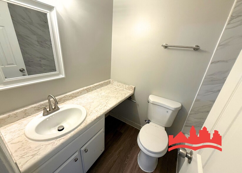 Building Photo - 658 Creekstone Cir