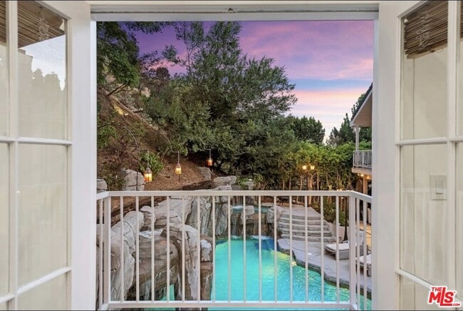 Building Photo - 1174 Coldwater Canyon Dr