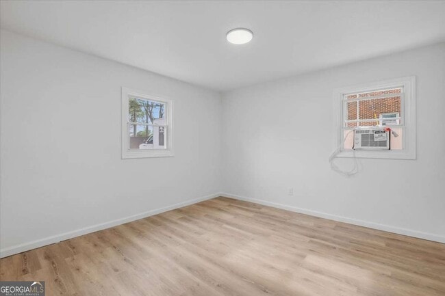 Building Photo - 608 N College Dr