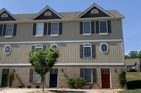 Building Photo - Three Level Townhome off Wards Road