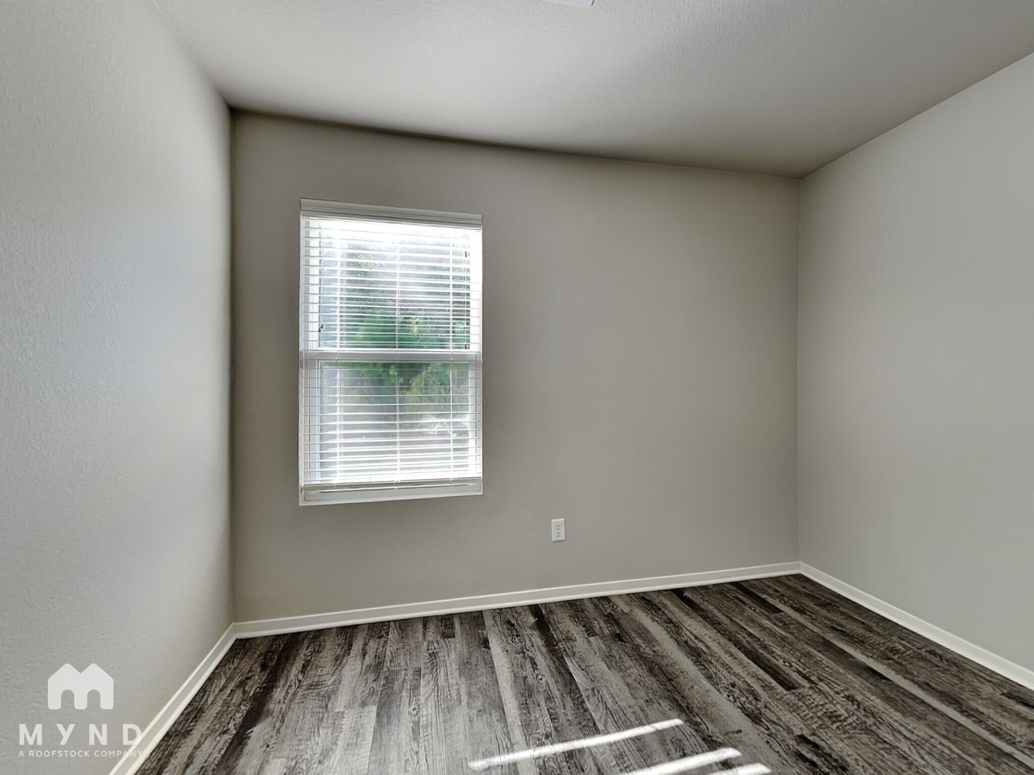 Building Photo - 9207 Pleasant Valley Dr