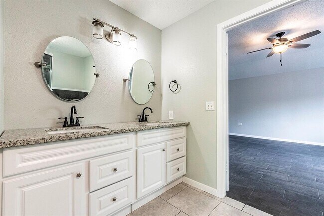 Building Photo - 3909 Spring Arbor Ct