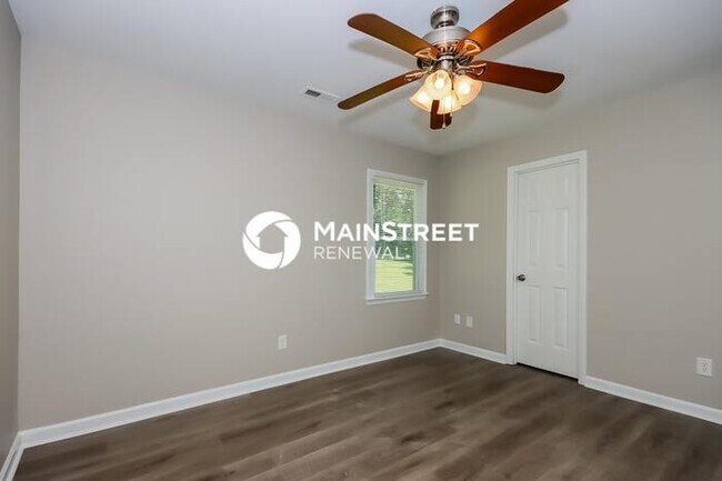 Building Photo - 3 Bedroom Pet-Friendly Home in Gastonia, NC with Main Street Renewal