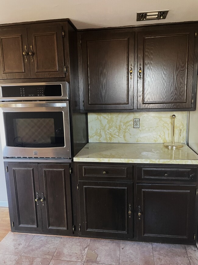 Building Photo - 2027 Reservoir Rd