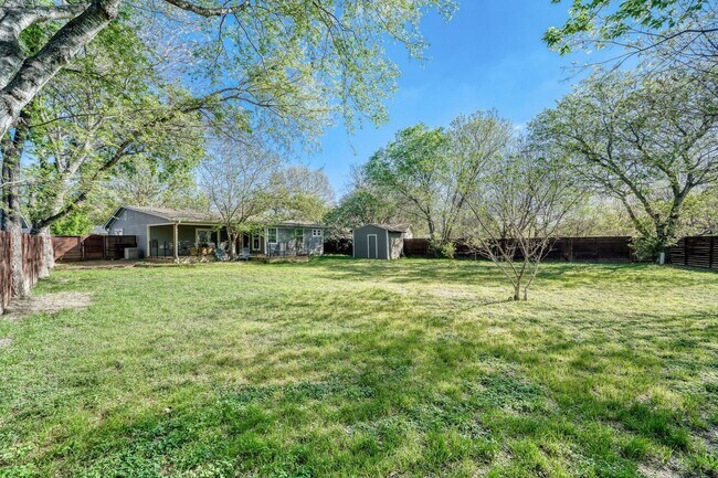 Building Photo - 5001 Canella Dr