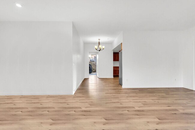 Building Photo - Great 3/2 in Crown Point!  Across from the street from bay access and available immediately!