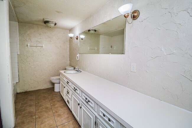 Building Photo - 1310 65th Dr