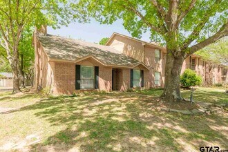 Building Photo - 5831 Hollytree Dr