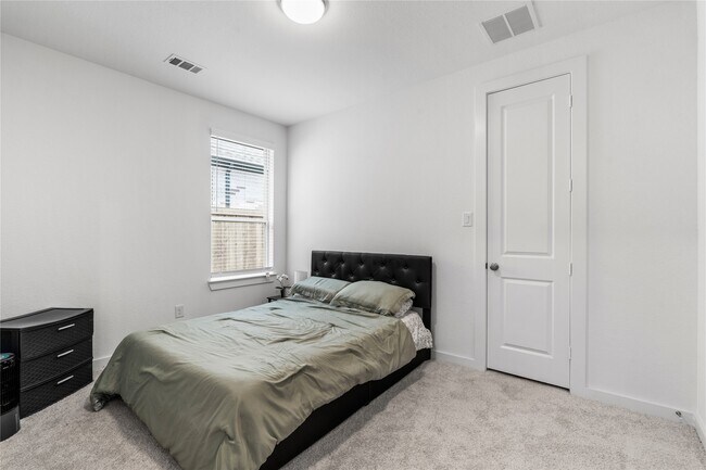 Building Photo - 7478 Cattail Fls Ln
