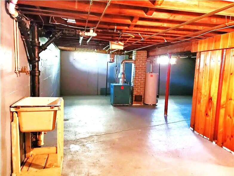 Building Photo - 37 Chandler Ave