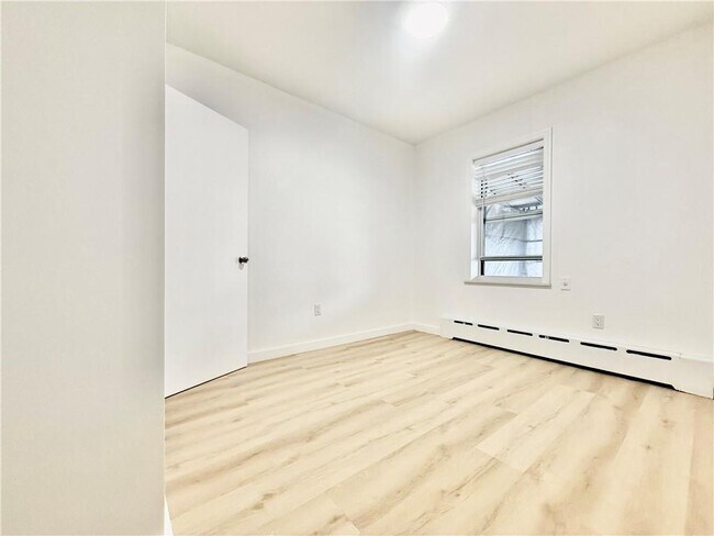 Building Photo - 1561 E 32nd St