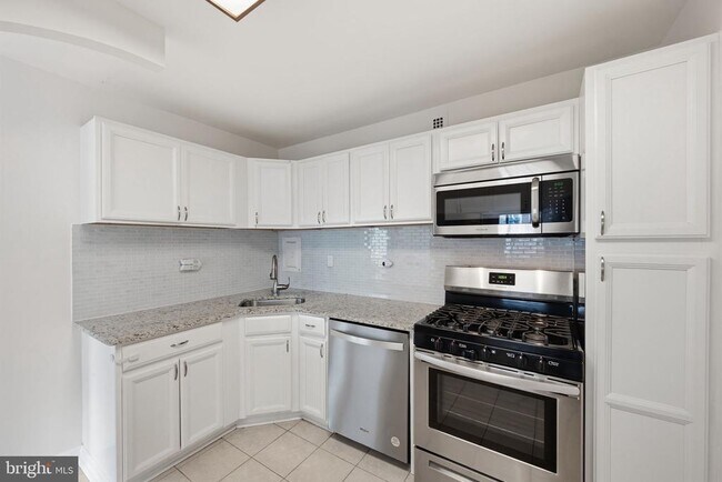 Building Photo - 5340 Holmes Run Pkwy