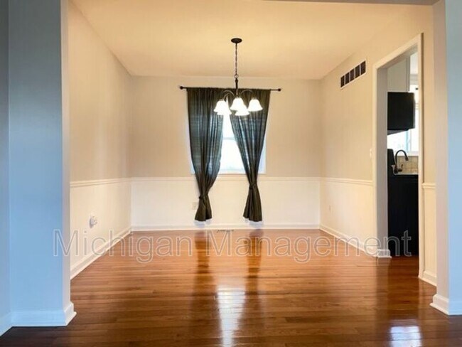 Building Photo - 8490 Westchester Ln